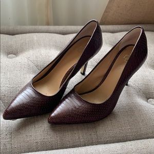 Maroon/brown leather pumps